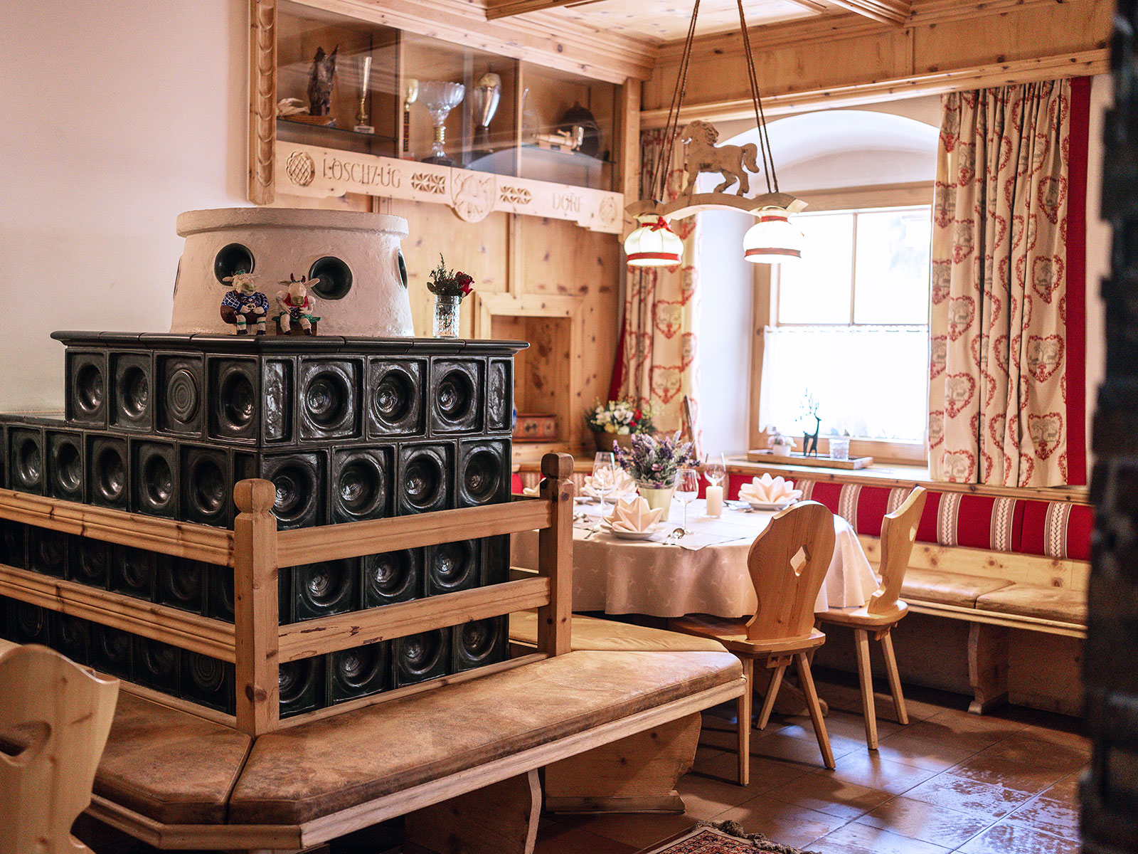 Dorferwirt Restaurant: Stube mit Kachelofen